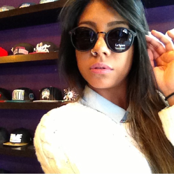 Le Specs Round “Alohaha” Sunglasses With Case - Picture 8 of 8